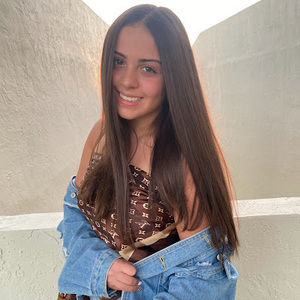 Meet your Posher, Adrianna